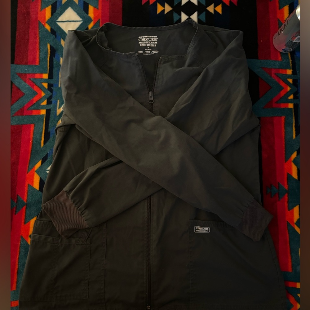 Cherokee Zip Front Warm Up Scrub Jacket || Women’s Medium || Pewter Grey